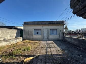 https://www.gallito.com.uy/venta-de-casa-2-dormitorios-se-vende-a-reciclar-inmuebles-27941271