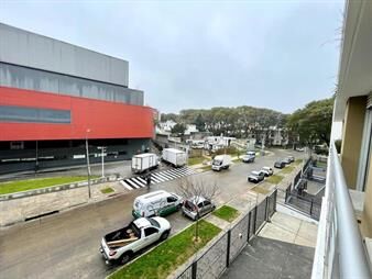 https://www.gallito.com.uy/venta-apartamento-de-1-dormitorio-y-garaje-en-malvin-a-paso-inmuebles-27756620