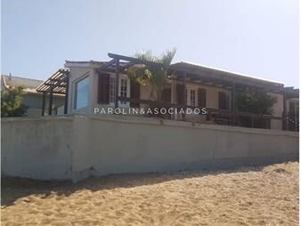 https://www.gallito.com.uy/venta-de-casa-de-4-dormitorios-y-3-baã±os-en-inmuebles-27941985