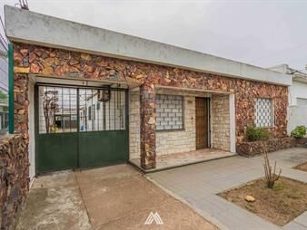 https://www.gallito.com.uy/venta-casa-y-dos-apartamentos-bella-italia-cochera-inmuebles-27945790