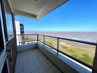 https://www.gallito.com.uy/venta-apartamento-de-2-dormitorios-y-garaje-doble-s-rambla-inmuebles-27691224