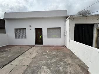 https://www.gallito.com.uy/ameghino-esq-inclusa-con-garaje-inmuebles-27946363