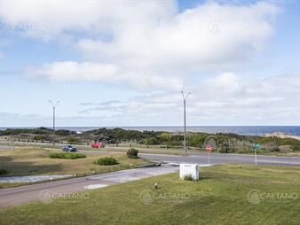 https://web5.gallito.com.uy/venta-apartamento-dos-dormitorios-playa-brava-inmuebles-27155296
