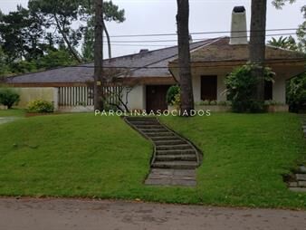 https://www.gallito.com.uy/hermosa-y-amplia-casa-en-venta-en-mansa-punta-inmuebles-20784135