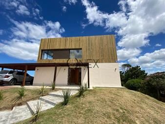 https://www.gallito.com.uy/se-vende-espectacular-casa-a-estrenar-de-tres-inmuebles-27307073