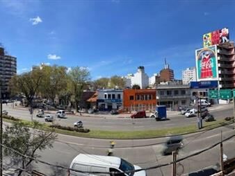 https://www.gallito.com.uy/apartamento-de-1-dormitorio-en-venta-en-tres-cruces-inmuebles-24106650