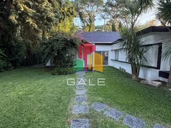 https://www.gallito.com.uy/venta-casa-4-dormitorios-mas-dependencia-punta-inmuebles-27869835