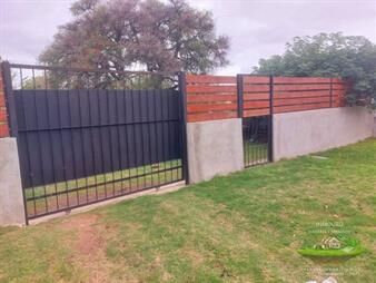 https://www.gallito.com.uy/se-vende-amplia-casa-en-nuevo-paris-inmuebles-27950845