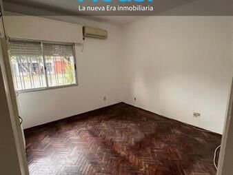 https://www.gallito.com.uy/apartamento-en-alquiler-2-dormitorio-planta-baja-con-cocher-inmuebles-27954305