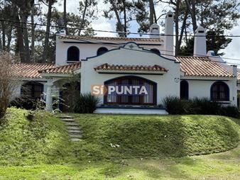 https://www.gallito.com.uy/espectacular-casa-en-venta-estilo-colonial-san-inmuebles-27609077
