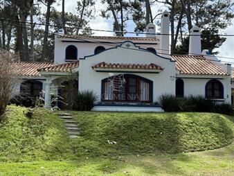 https://www.gallito.com.uy/espectacular-casa-en-venta-estilo-colonial-san-inmuebles-27514336