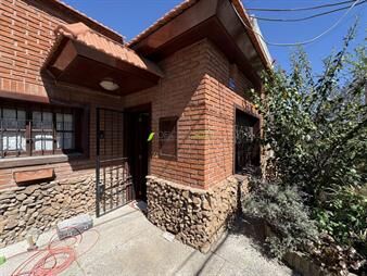 https://www.gallito.com.uy/tipo-casa-al-frente-con-cochera-gauchos-esq-de-inmuebles-27968839