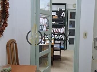 https://www.gallito.com.uy/venta-de-local-comercial-y-oficina-a-pasos-del-inmuebles-27968889