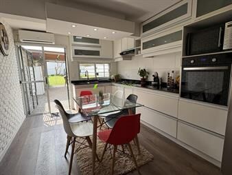 https://www.gallito.com.uy/hermosa-casa-sobre-manuel-herrera-y-obes-inmuebles-27968890
