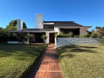 https://www.gallito.com.uy/alquila-casa-en-carrasco-4-dormitorios-empresa-inmuebles-27971844