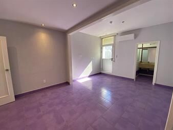 https://www.gallito.com.uy/alquiler-amplio-apartamento-duplex-de-un-dormitorio-en-com-inmuebles-27972022