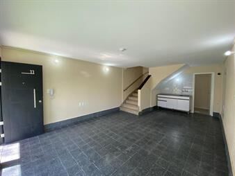 https://www.gallito.com.uy/alquiler-amplio-apartamento-duplex-de-un-dormitorio-en-com-inmuebles-27972024