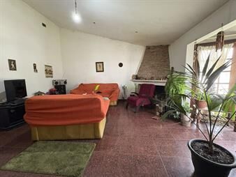 https://www.gallito.com.uy/jose-barrales-esq-cibils-con-terreno-y-cochera-inmuebles-27972064