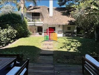 https://www.gallito.com.uy/venta-de-casa-de-3-dormitorios-casa-de-en-inmuebles-27972133