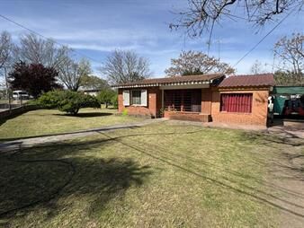 https://www.gallito.com.uy/casa-y-apto-alfredo-moreno-casi-luis-b-berres-inmuebles-27972456