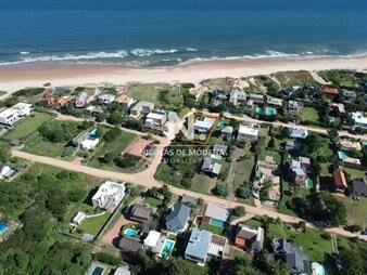 https://www.gallito.com.uy/vende-casa-en-punta-ballena-inmuebles-27362155