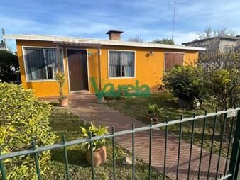 https://www.gallito.com.uy/venta-de-casa-en-salinas-chale-a-2-aguas-2-dorm-inmuebles-27976448