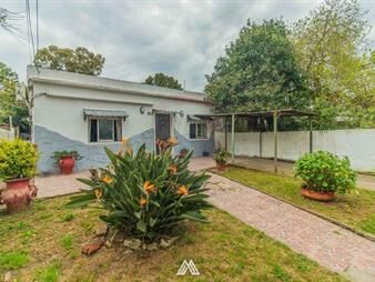 https://www.gallito.com.uy/venta-casa-de-3-dormitorios-en-maroñas-y-cochera-inmuebles-27976847