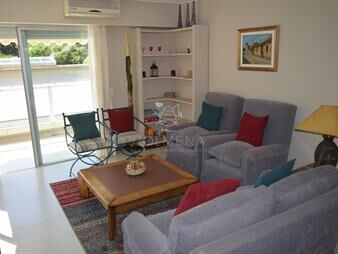 https://web5.gallito.com.uy/venta-apartamento-en-punta-del-este-de-2-inmuebles-22909256
