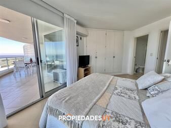 https://www.gallito.com.uy/venta-apartamento-de-4-dormitorios-y-4-baños-con-inmuebles-27581803