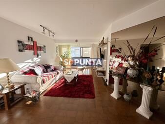 https://web5.gallito.com.uy/vende-apartamento-frente-al-mar-en-brava-punta-2-inmuebles-27607968