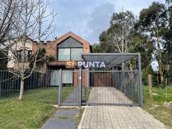 https://www.gallito.com.uy/casa-en-alquiler-playa-mansa-inmuebles-27608748