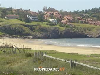 https://www.gallito.com.uy/hermosa-casa-en-solanas-en-primera-linea-inmuebles-27989143