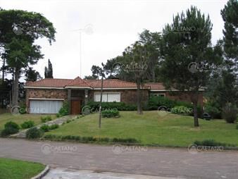 https://www.gallito.com.uy/casa-de-4-dormitorios-con-agradable-entorno-inmuebles-21785663