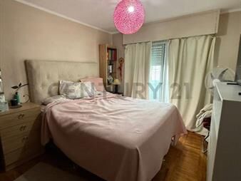 https://www.gallito.com.uy/venta-tres-cruces-2-domitorios-al-frente-con-balcon-ace-inmuebles-27535875