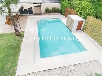 https://www.gallito.com.uy/casa-en-mansa-con-piscina-climatizada-4-inmuebles-27989984