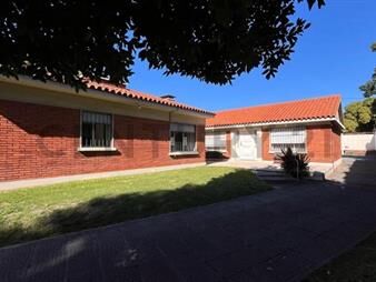 https://www.gallito.com.uy/exclusiva-casa-en-el-prado-5-dorm-piscina-barbacoa-4-baño-inmuebles-26636770