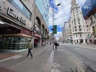 https://web5.gallito.com.uy/venta-en-conjunto-de-5-locales-comerciales-en-galeria-crist-inmuebles-27866160