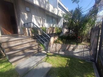 https://www.gallito.com.uy/padron-unico-de-excelente-construccion-con-retiro-fondo-inmuebles-27994611