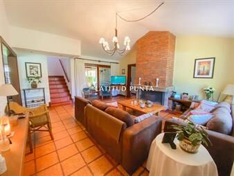 https://www.gallito.com.uy/casa-de-4-dormitorios-y-parrillero-inmuebles-19848217