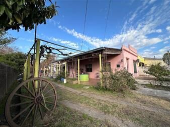 https://www.gallito.com.uy/casa-quinta-unica-en-la-ciudad-2000-m2-terreno-inmuebles-27995224
