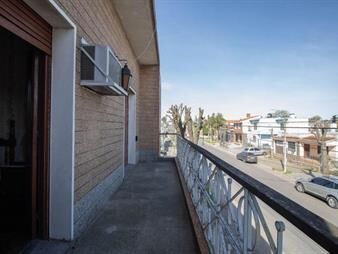 https://www.gallito.com.uy/venta-casa-en-las-piedras-4-dormitorios-amplia-inmuebles-27995308