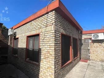 https://www.gallito.com.uy/casa-de-dos-dormitorios-en-venta-en-jardines-del-hipodromo-inmuebles-24368655