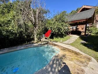 https://web5.gallito.com.uy/encantadora-casa-en-venta-con-piscina-a-pocos-del-inmuebles-27813499