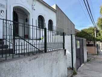 https://www.gallito.com.uy/oficina-sosa-burgues-esquina-felipe-contucci-casa-al-fren-inmuebles-27999790