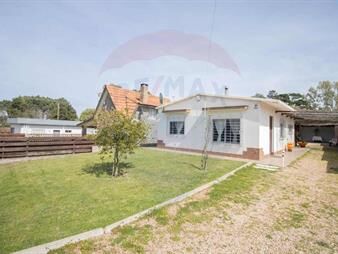 https://www.gallito.com.uy/casa-venta-2-dormitorios-y-apartamento-en-la-tuna-inmuebles-27869179