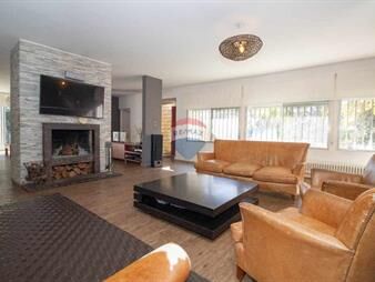 https://www.gallito.com.uy/venta-casa-4-dormitorios-gran-terreno-carrasco-sur-inmuebles-27870885