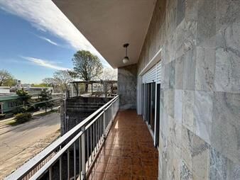 https://www.gallito.com.uy/casatroja-alquiler-casa-2-dormitorios-la-blanqueada-inmuebles-28006376