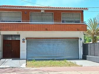 https://www.gallito.com.uy/venta-gran-local-comercial-con-vivienda-carrasco-inmuebles-28006721