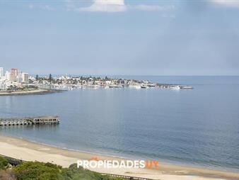 https://web5.gallito.com.uy/departamento-de-3-dormitorios-en-venta-frente-a-inmuebles-27976373