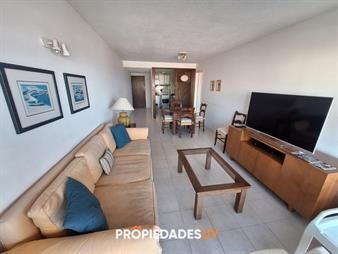 https://www.gallito.com.uy/hermoso-y-amplio-apartamento-de-1-dormitorio-y-al-inmuebles-28009607